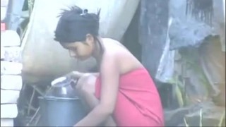 Nhìn trộm gái nhà quê tắm