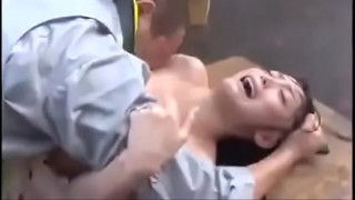 Hiếp dâm em gái mưa